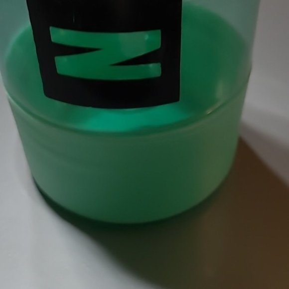 VINTAGE VS PINK NO CHILL 24OZ WATER BOTTLE - Picture 16 of 16